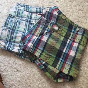 2 Pairs plaid shorts